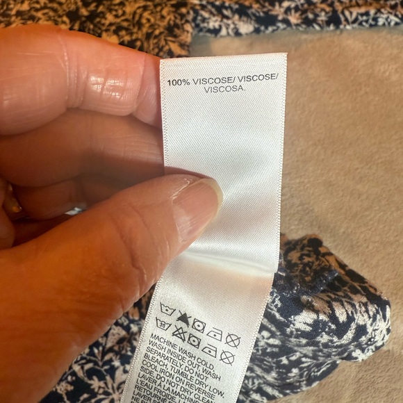 Lucky Brand Navy White Floral Top Neck Shoulder Ruffle Prairie Trad Size M - Picture 11 of 11